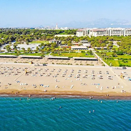 Paradise Town Despina Willa Belek