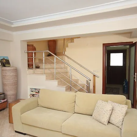 Paradise Town Despina Willa